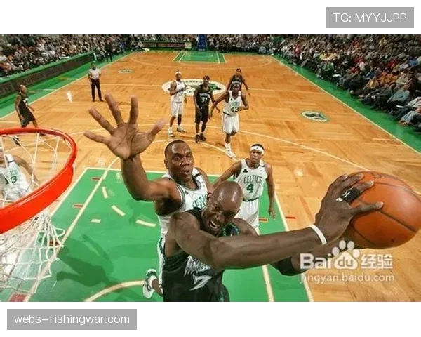 场边花絮：狼队主帅加里·奥尼尔因对一次边线球判罚不满，与第四官员激烈交流